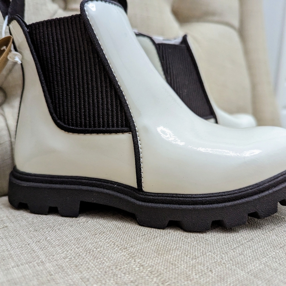 Native Shoes Little Girl's Glossy Boots - Picture 2 of 6